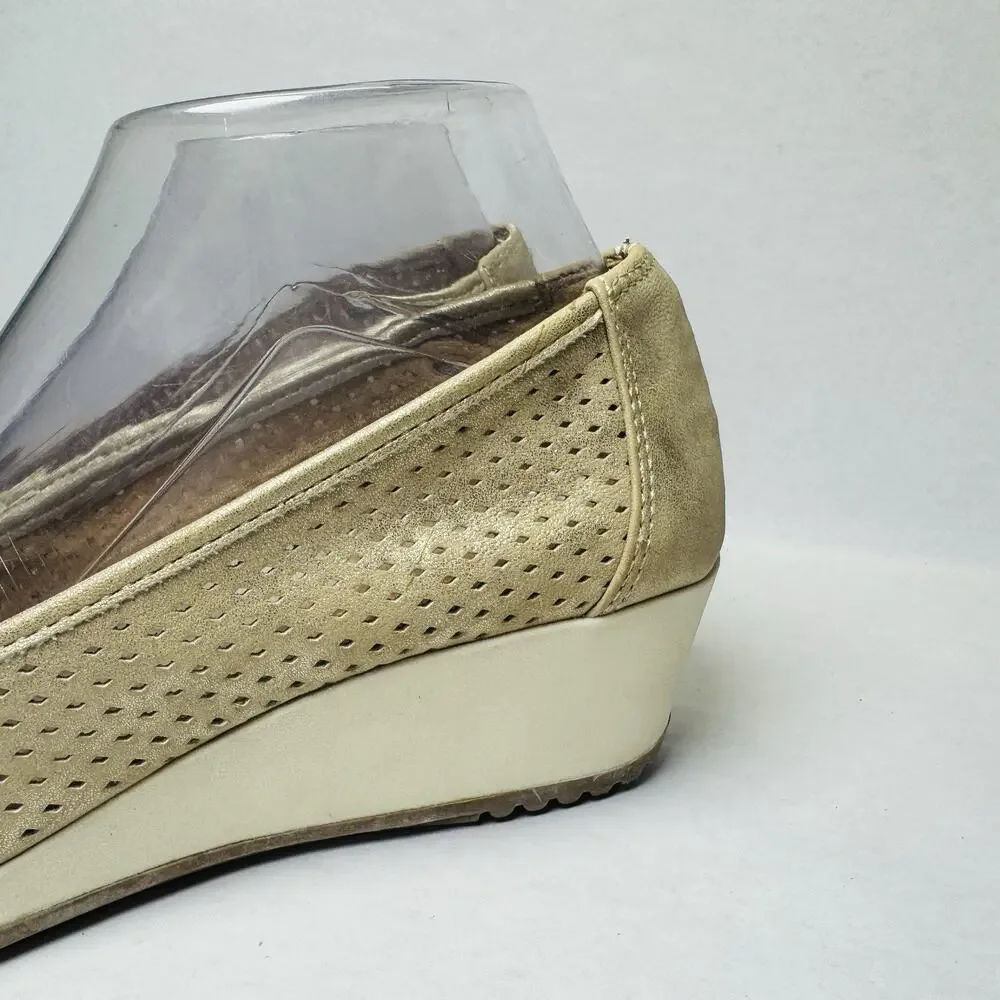 Naturalizer Betina 2 Gold Perforated Wedge Slip On Shoes Womens Sz 8 M‎ Comfort
